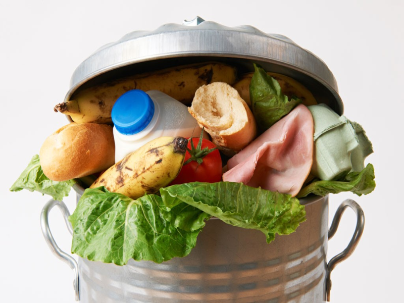 Read more about the article Reducing Food Waste: Sustainable Dining Practices for Travelers